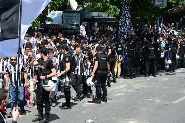 Beşiktaş taraftarı kutlamalara başladı 5