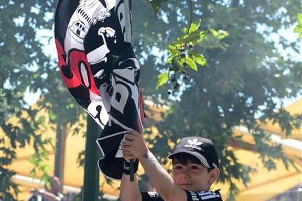 Beşiktaş taraftarı kutlamalara başladı 7