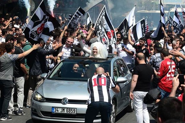 Beşiktaş taraftarı kutlamalara başladı 8