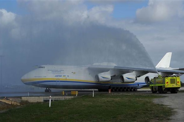 Dev uçağa akın ettiler 13