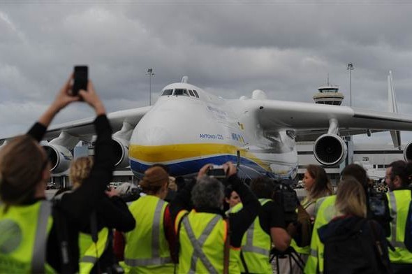 Dev uçağa akın ettiler 8