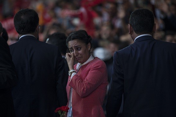 Davutoğlu'nun salona girişinde bazı vatandaşlar duygulandı 5