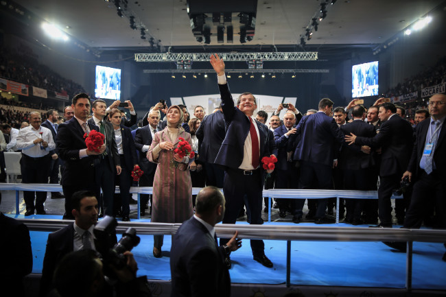 Davutoğlu'nun salona girişinde bazı vatandaşlar duygulandı 27