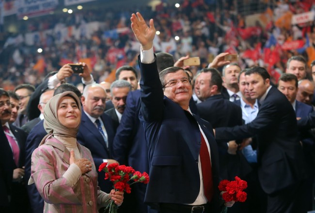 Davutoğlu'nun salona girişinde bazı vatandaşlar duygulandı 17