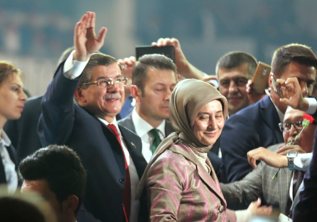 Davutoğlu'nun salona girişinde bazı vatandaşlar duygulandı 2