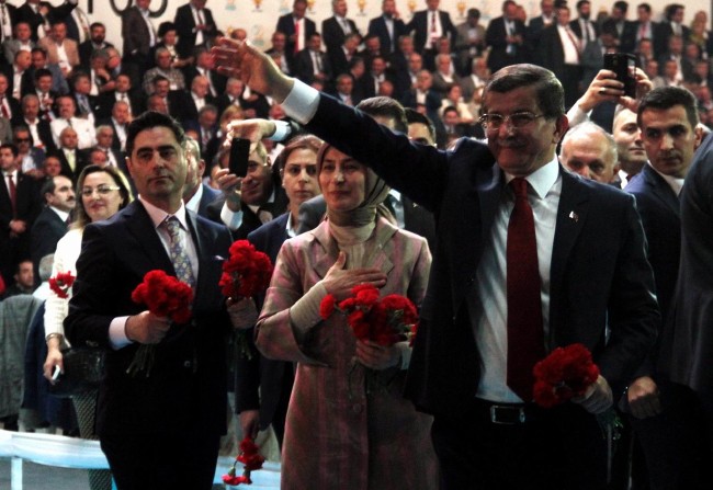 Davutoğlu'nun salona girişinde bazı vatandaşlar duygulandı 3