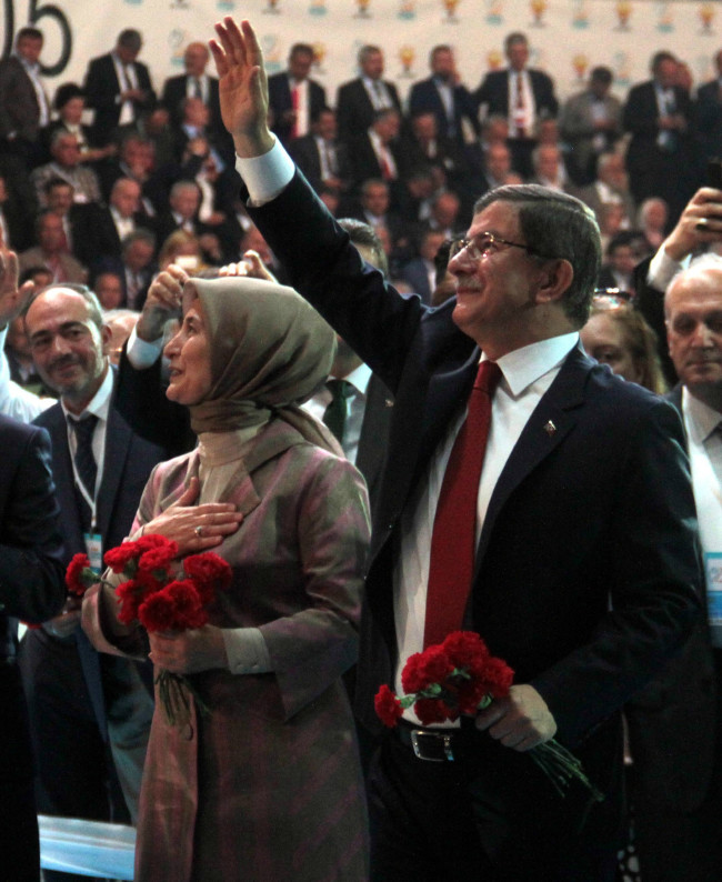 Davutoğlu'nun salona girişinde bazı vatandaşlar duygulandı 4