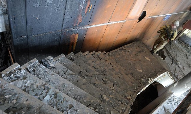 Teröristler evleri ateşe veriyor 5