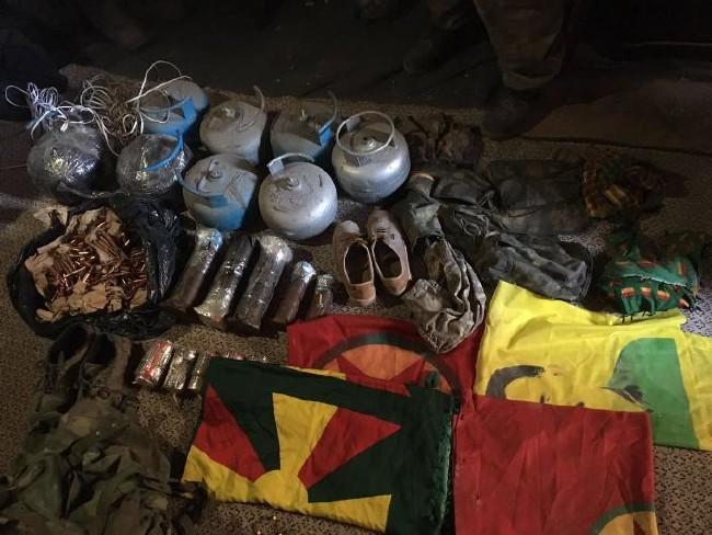 Teröristler evleri ateşe veriyor 8