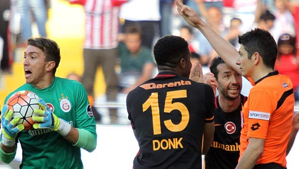 Galatasaray Muslera için teklif bekliyor 4