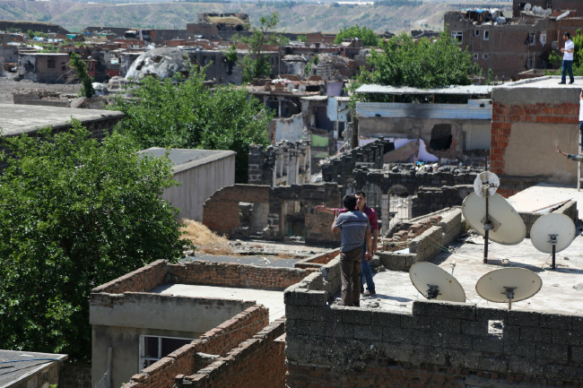 Amerikalı muhabir Sur'a girdi 18