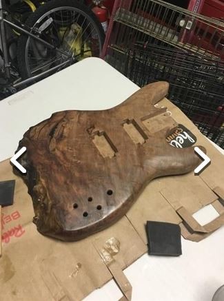 Tahta parçasından gitar yaptı 13