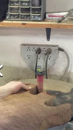 Tahta parçasından gitar yaptı 5