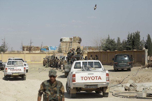 ABD askerlerinin üniformasındaki 'YPG' detayı 13