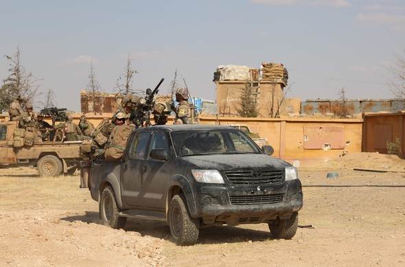 ABD askerlerinin üniformasındaki 'YPG' detayı 16