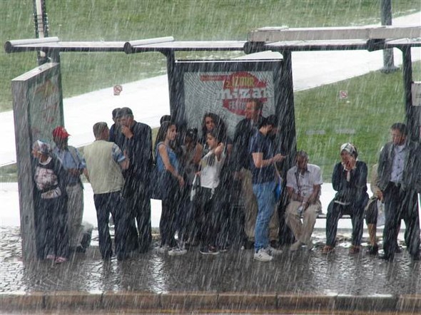 İzmir'de sağanak yağış etkili oldu 7