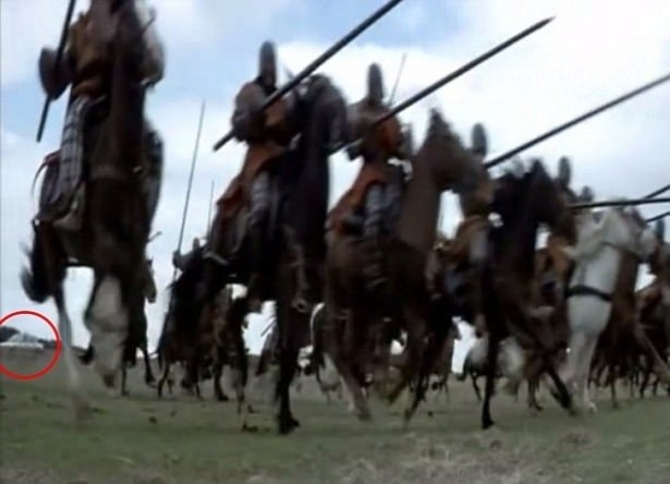 Efsane filmlerin efsane hataları 21