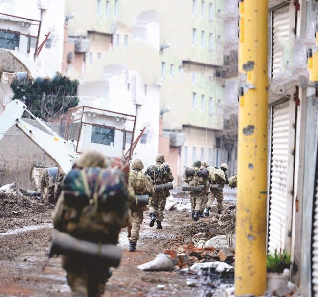 Terörle mücadele eden kahramanların hikayeleri 23