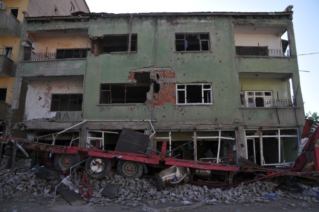Yüksekova'da yasaklar kalktı, harabe şehir ortaya çıktı 12