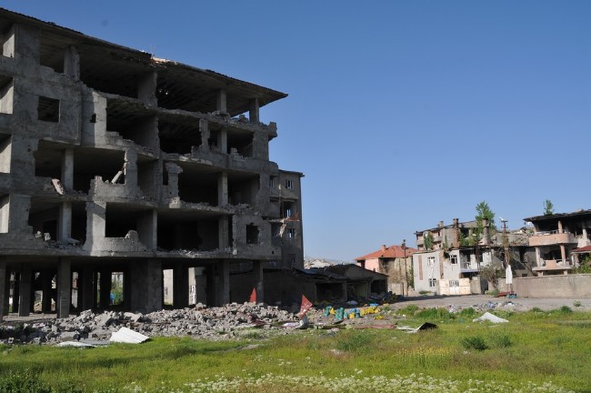 Yüksekova'da yasaklar kalktı, harabe şehir ortaya çıktı 14