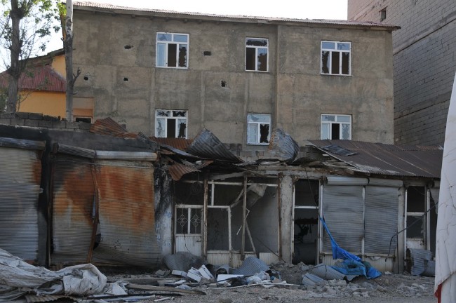 Yüksekova'da yasaklar kalktı, harabe şehir ortaya çıktı 16