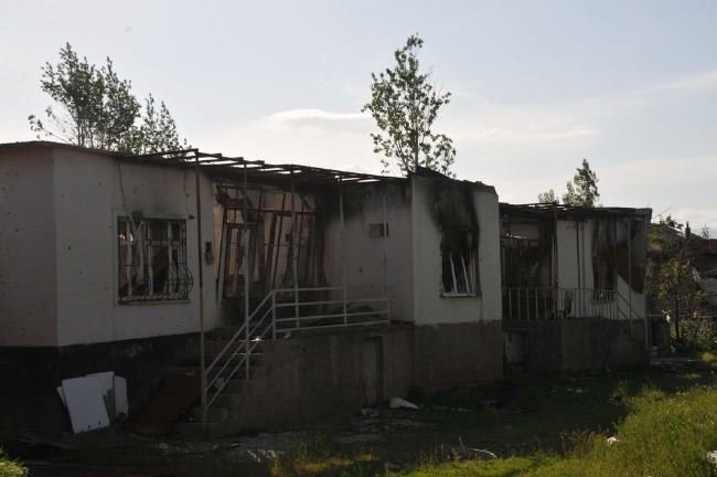 Yüksekova'da yasaklar kalktı, harabe şehir ortaya çıktı 23