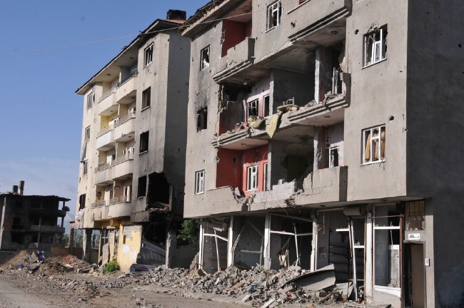 Yüksekova'da yasaklar kalktı, harabe şehir ortaya çıktı 25