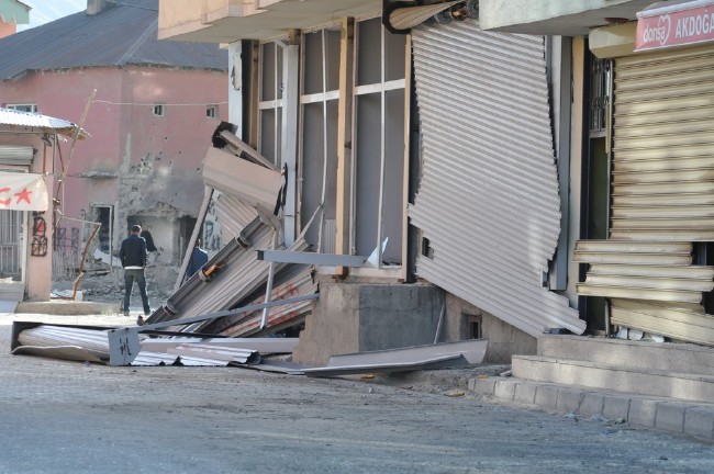 Yüksekova'da yasaklar kalktı, harabe şehir ortaya çıktı 3