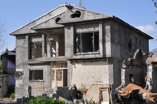 Yüksekova'da yasaklar kalktı, harabe şehir ortaya çıktı 34