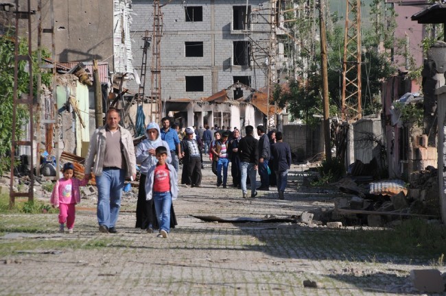 Yüksekova'da yasaklar kalktı, harabe şehir ortaya çıktı 35