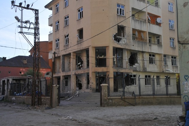 Yüksekova'da yasaklar kalktı, harabe şehir ortaya çıktı 4