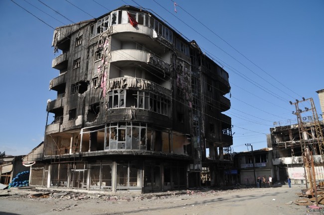 Yüksekova'da yasaklar kalktı, harabe şehir ortaya çıktı 7