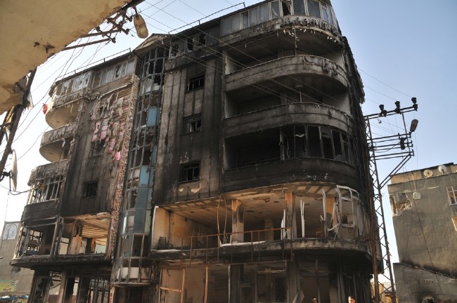 Yüksekova'da yasaklar kalktı, harabe şehir ortaya çıktı 8