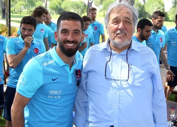 Ünlü tarihçi İlber Ortaylı, A Milli Takım'ın kampını ziyaret etti 6