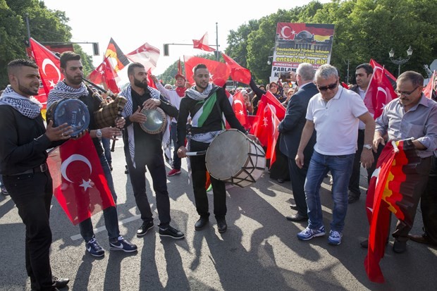 Almanya'daki Türklerden Ermeni tasarısına tepki 11