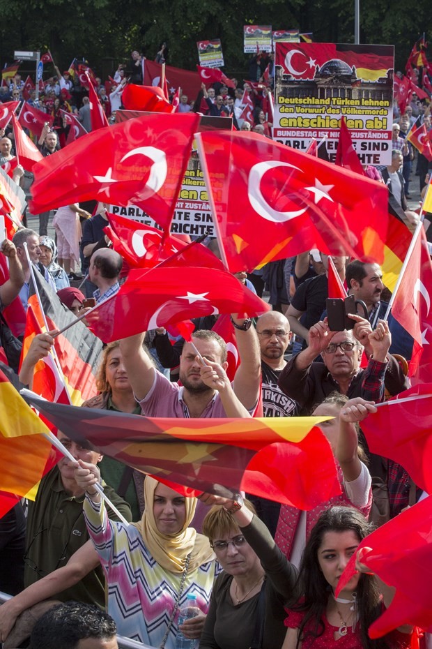 Almanya'daki Türklerden Ermeni tasarısına tepki 4