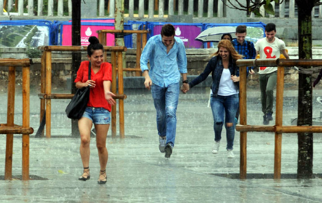 Yağmur hayatı felç etti 12