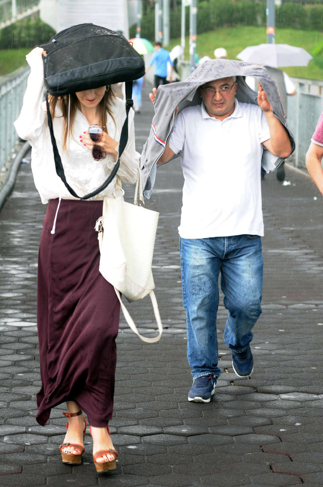 Yağmur hayatı felç etti 1