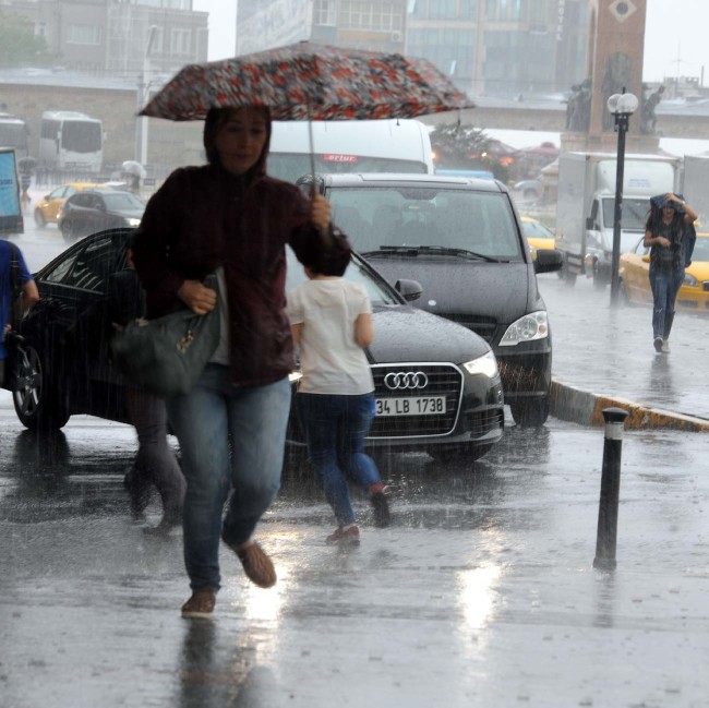 Yağmur hayatı felç etti 5