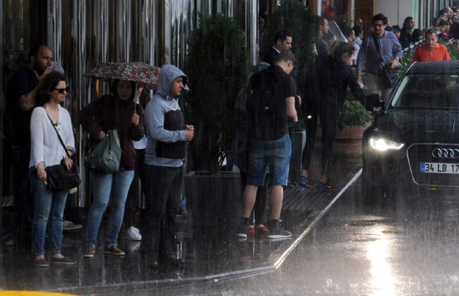 Yağmur hayatı felç etti 6