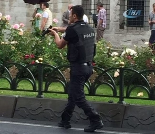 Vezneciler'de polis aracına saldırı 28