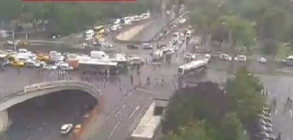 Vezneciler'de polis aracına saldırı 29