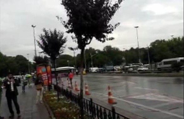 Vezneciler'de polis aracına saldırı 21