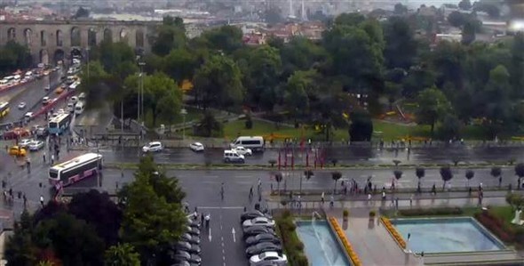 Vezneciler'de polis aracına saldırı 22