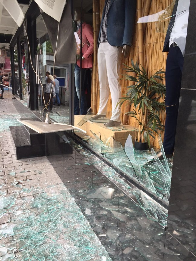 Vezneciler'de polis aracına saldırı 8