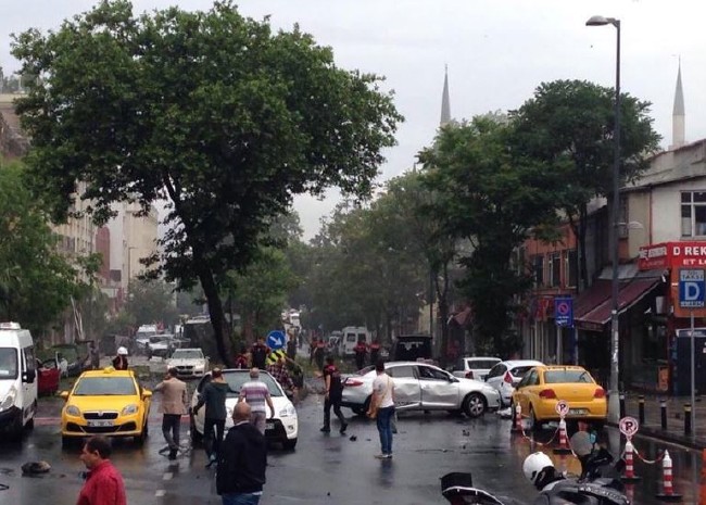 Vezneciler'de polis aracına saldırı 13