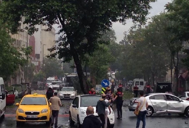 Vezneciler'de polis aracına saldırı 10