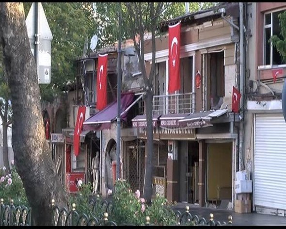 Vezneciler sokaklarında her yer bayrak 1