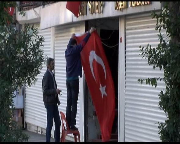 Vezneciler sokaklarında her yer bayrak 2