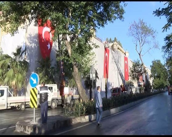 Vezneciler sokaklarında her yer bayrak 3